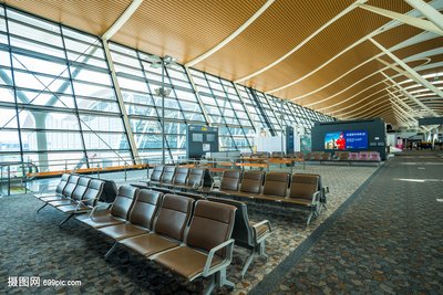 西安机场大巴乘客上车场景