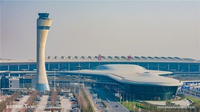 新能源车辆在昆明机场专用停车位停靠