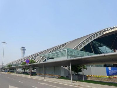 机场联络线站点地图示例，显示站点、换乘信息和周边地标。