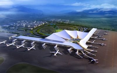 一辆现代化的机场联络线列车正在高速行驶,背景是城市的繁华景象,象征着快速连接城市与机场。