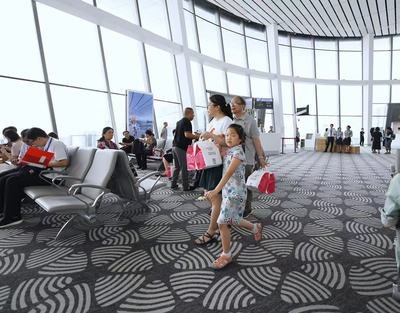 三人同行搭乘香港机场快线享受优惠