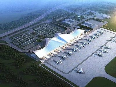 旅客在机场用英语办理登机手续